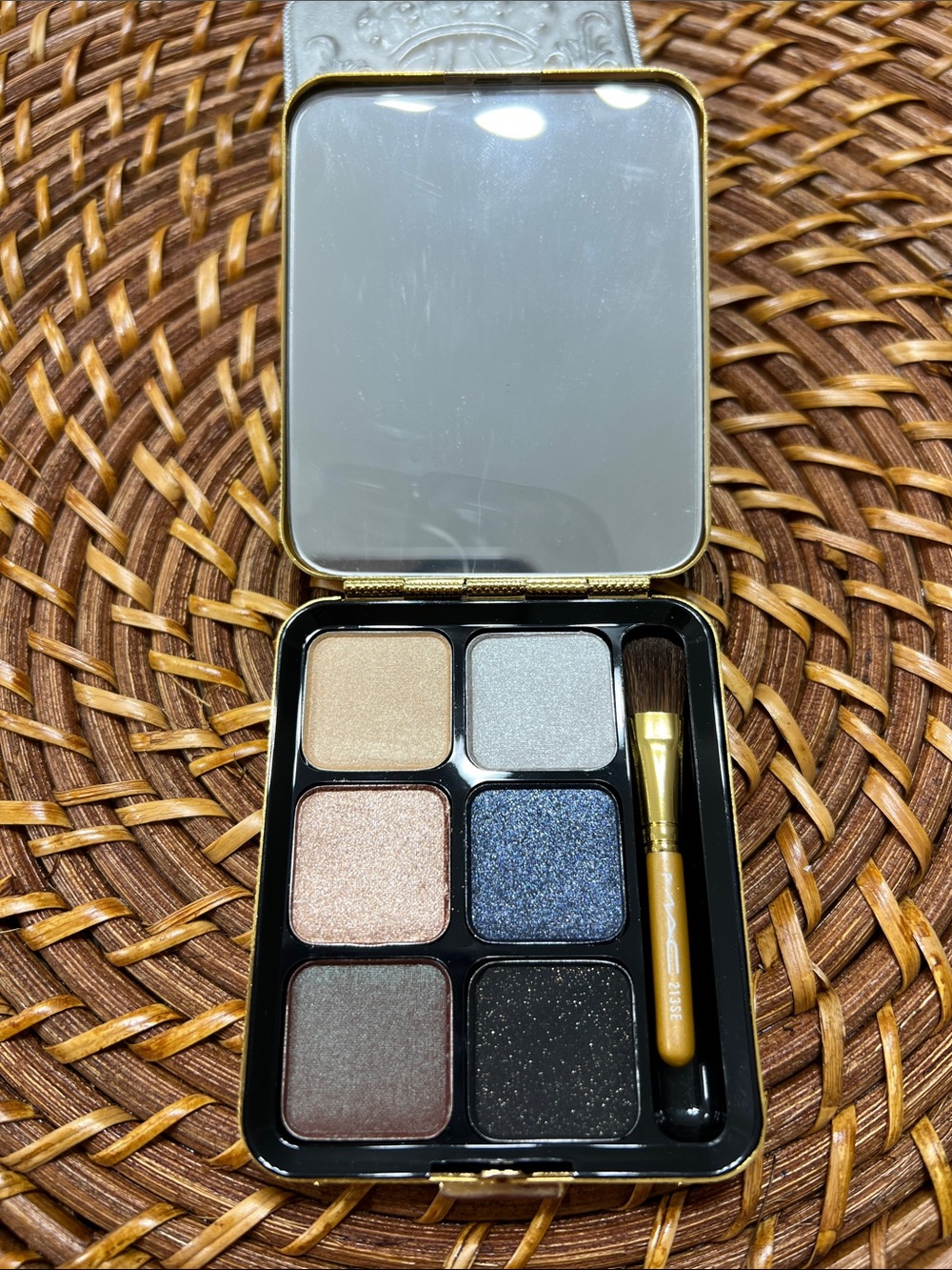 MAC Cosmetics “Royal Assets“ Gold Metallic Compact Eyeshadow Case